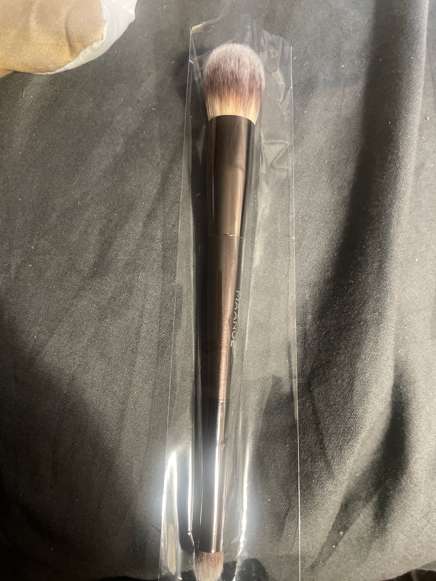 Eye shadow brush