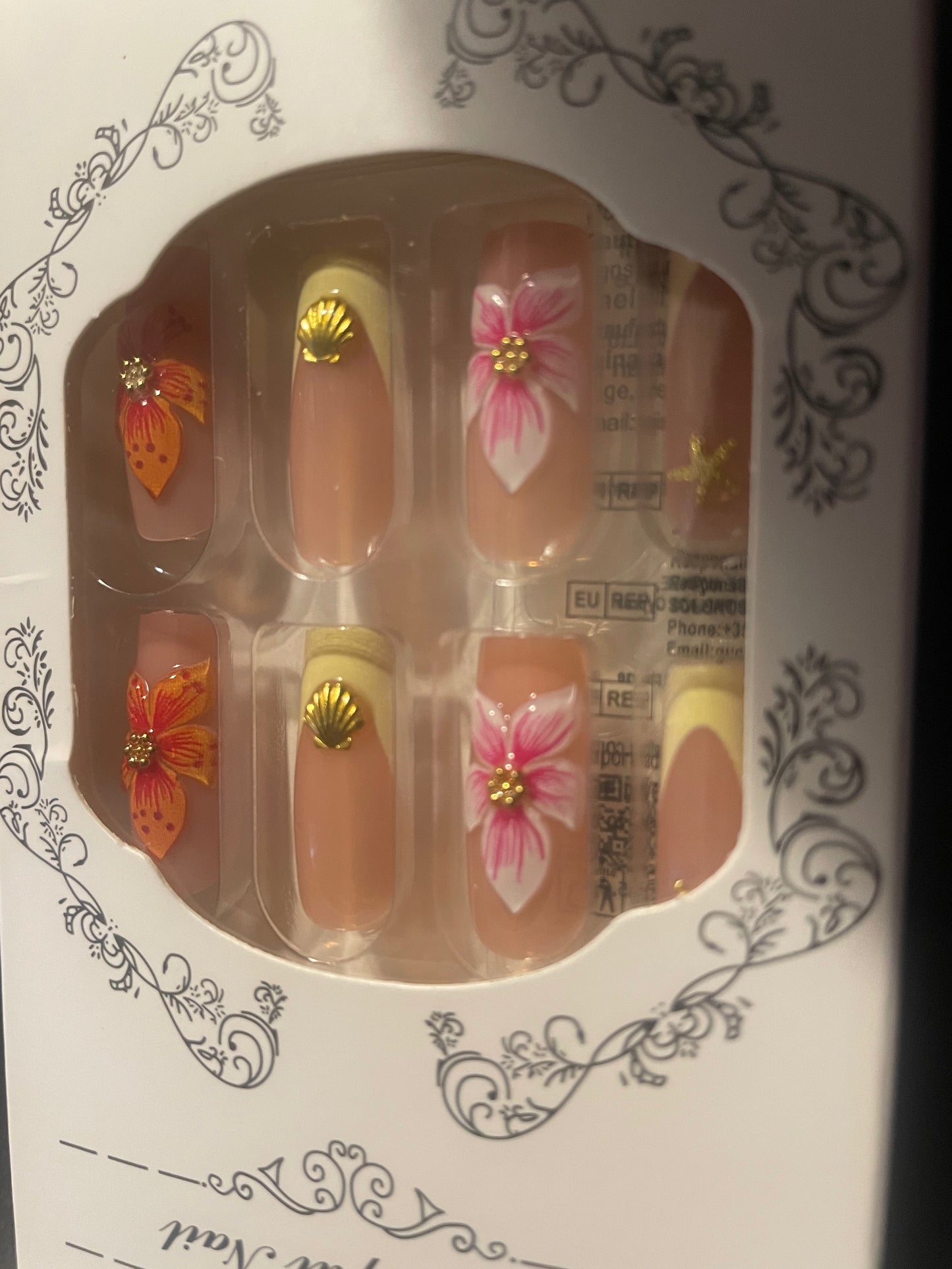 Press on nails