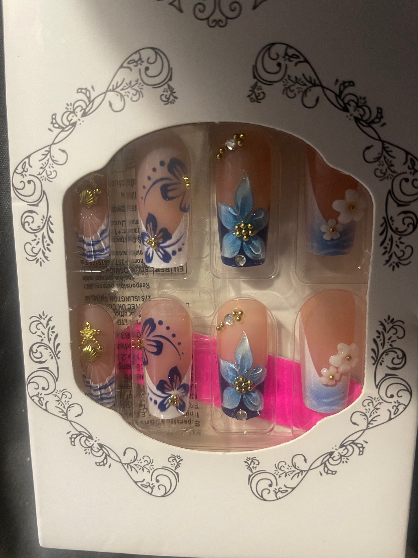 Press on nails