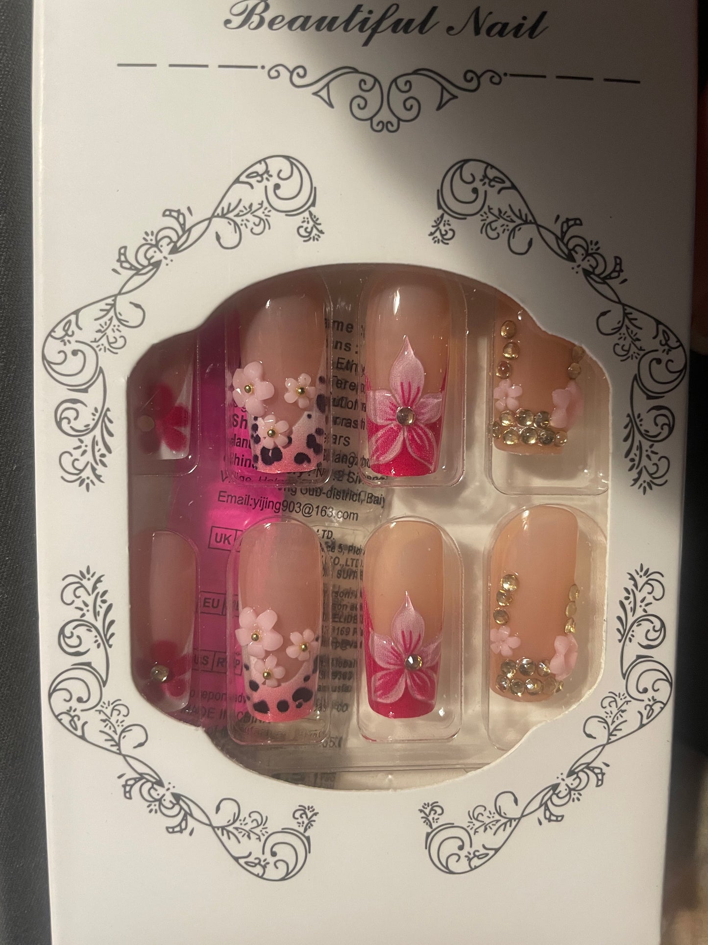 Press on nails