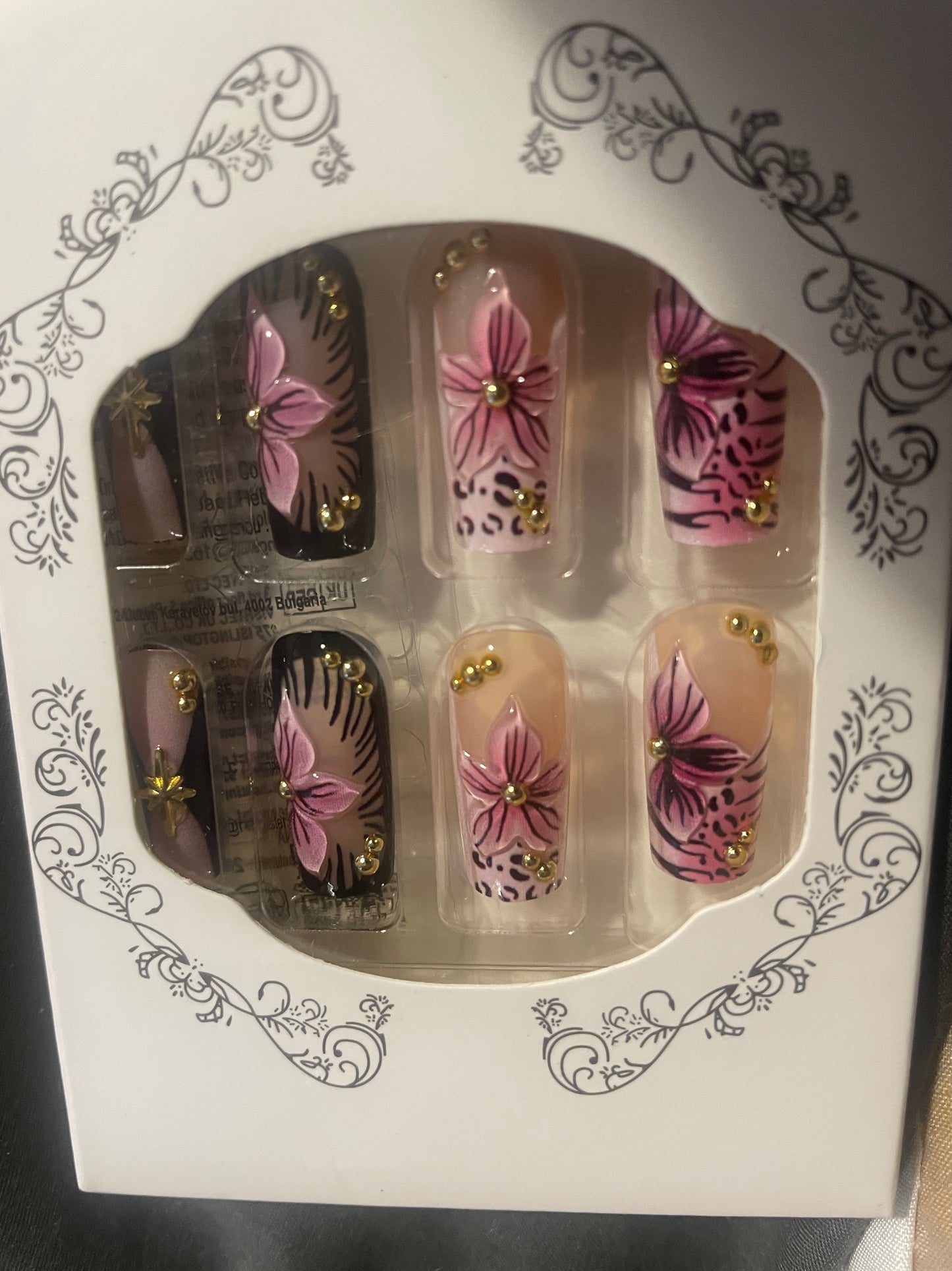 Press on nails