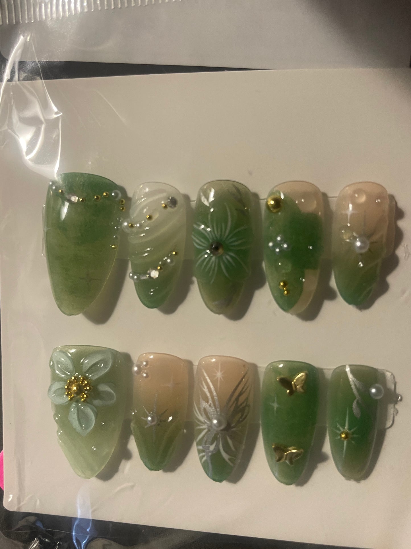 Press on nails